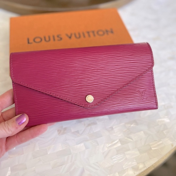 Louis Vuitton Wallet - Picture 5 of 10